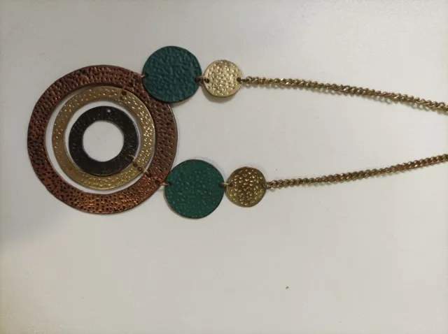 Collar Detalle Círculos Oro y Verde