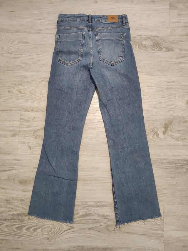 Tejanos chica flare bajos deshilachados