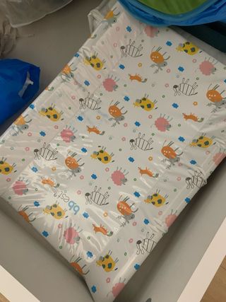 Cambiador de bebé con estampado de animales