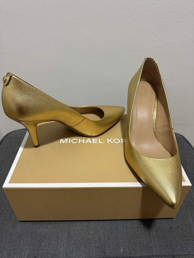 Zapatos de tacón Michael Kors dorados de segunda mano por 80 EUR