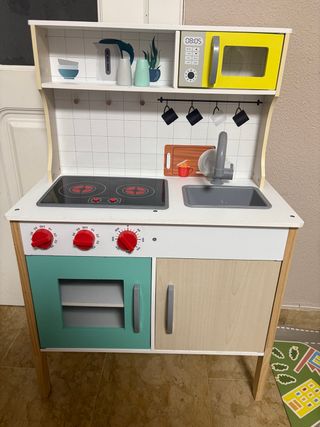 Cocinita de juguete de madera