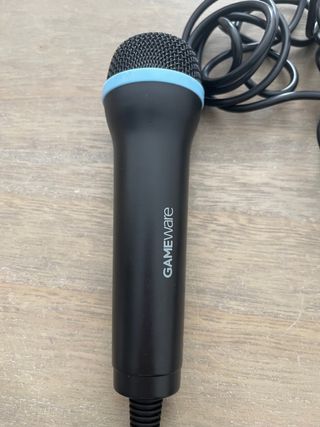 Juego Wii Let's Sing + 2 Micrófonos