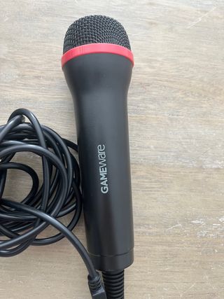 Juego Wii Let's Sing + 2 Micrófonos