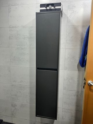 Armario alto gris