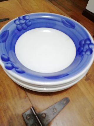 Vajilla cerámica azul y blanca