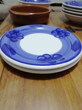 Vajilla cerámica azul y blanca