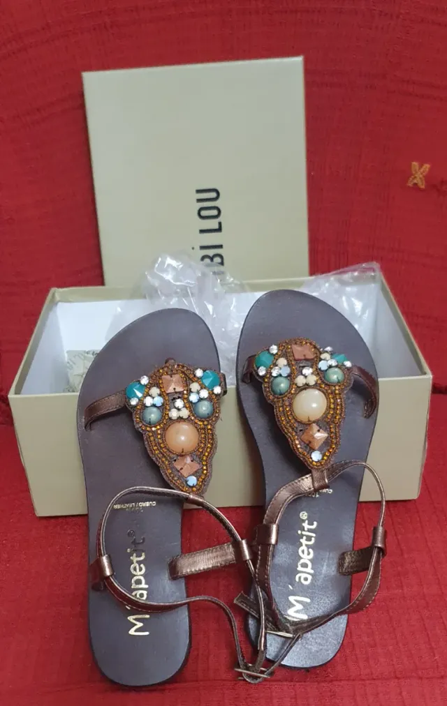 Sandalias planas M'apetit pedrería