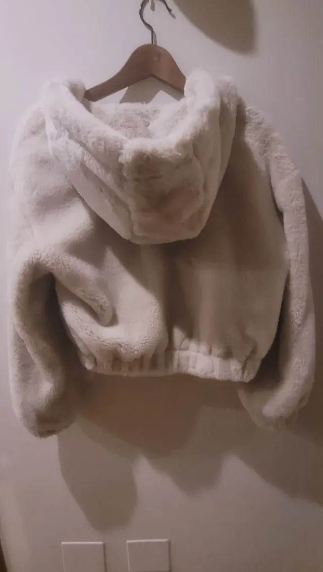 Chaqueta pelo capucha Bershka T XS