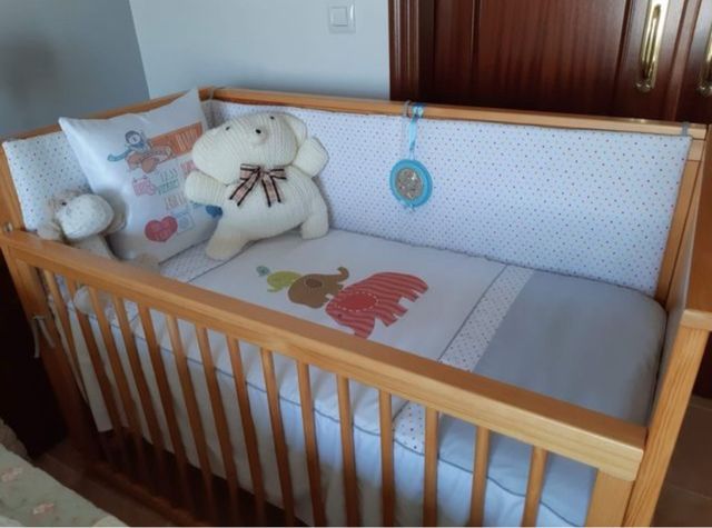 Cuna de madera para bebé