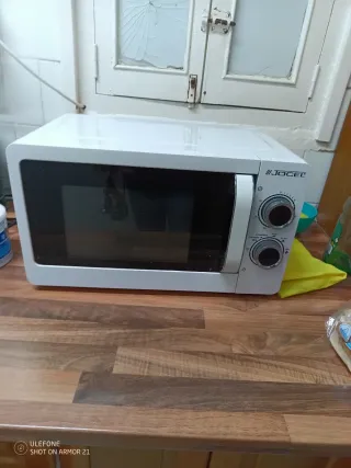 Microondas Jocel Blanco de uso