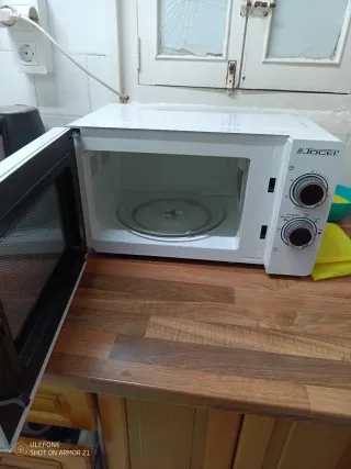 Microondas Jocel Blanco de uso
