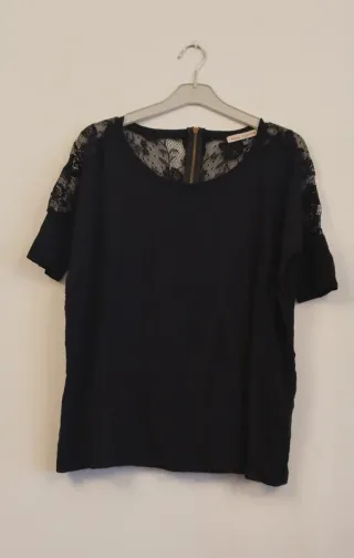 Blusa negra con encaje