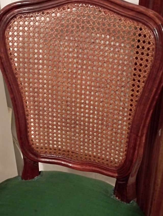 Sillas de madera con asiento floral