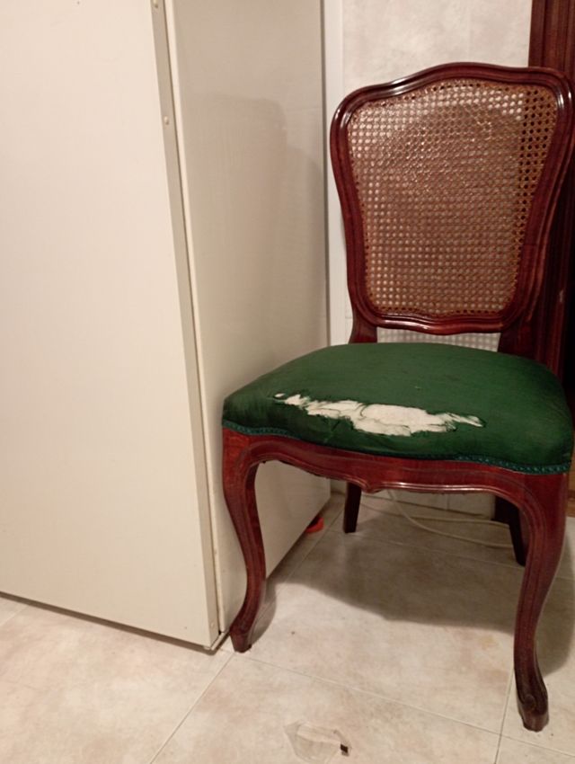 Sillas de madera con asiento floral