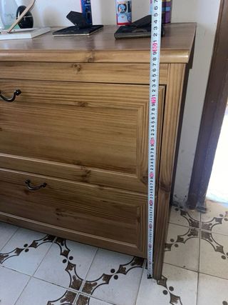 Cómoda de madera de pino