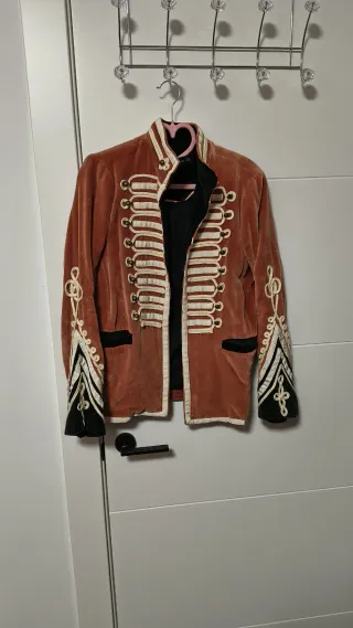 Chaqueta Zara estilo militar naranja