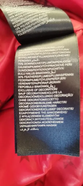 Plumífero rojo de Tommy Hilfiger