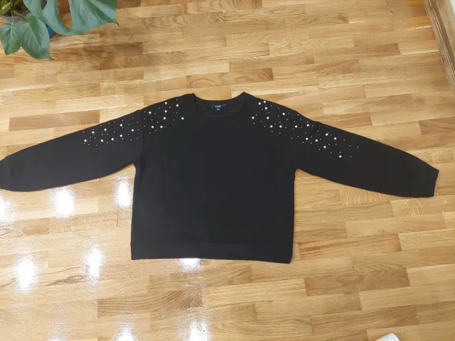 Sudadera negra Kiabi perlas talla S