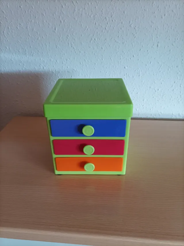 Cajonera pequeña de plástico nuevo a estrenar