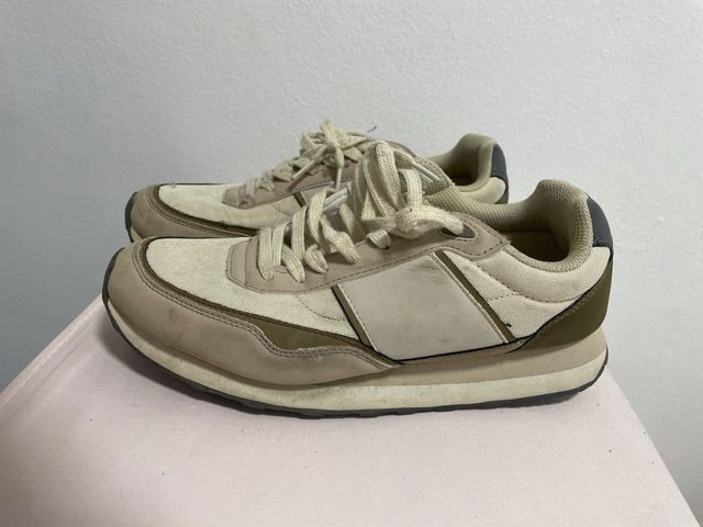 Zapatillas beige y verde oliva