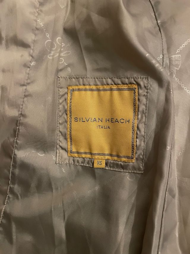 Piumino lungo color tortora con cintura