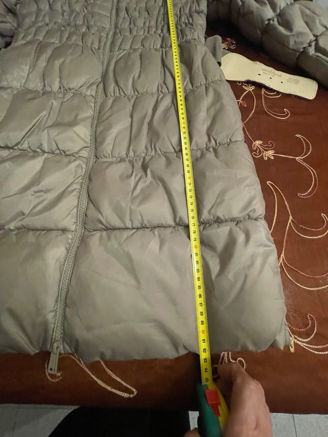 Piumino lungo color tortora con cintura