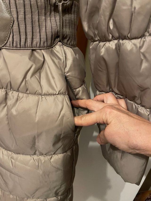 Piumino lungo color tortora con cintura