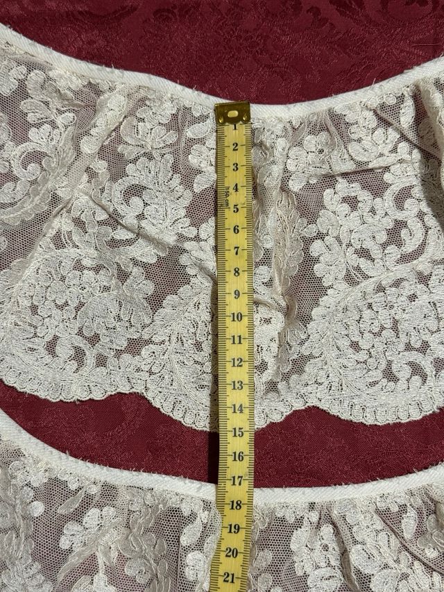 Encaje blanco para dolorosa.