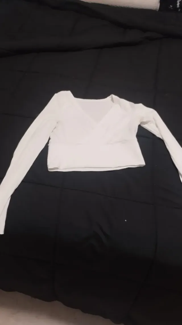 Suéter corto blanco manga larga talla xs