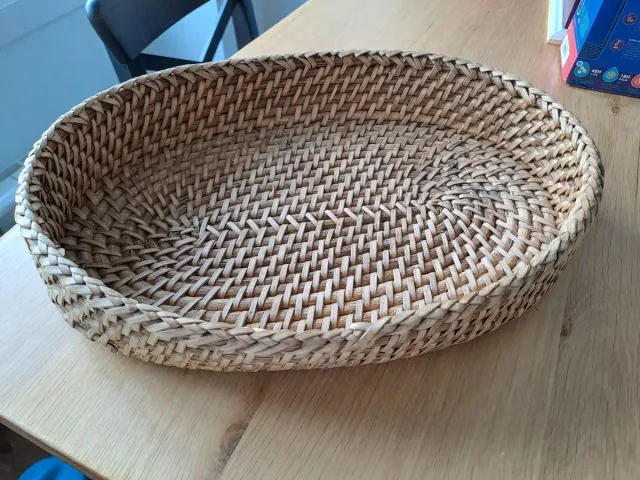 Cesta ovalada de mimbre