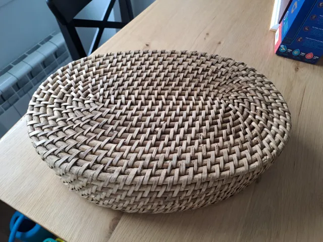 Cesta ovalada de mimbre