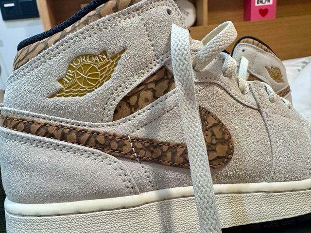 Jordan 1 Mid SE (GS) Beige/Marrón