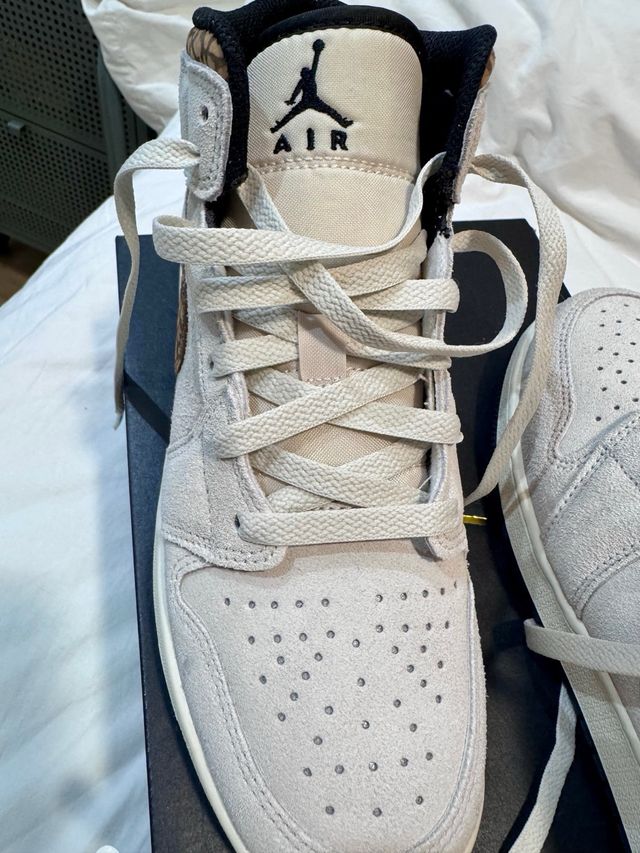 Jordan 1 Mid SE (GS) Beige/Marrón