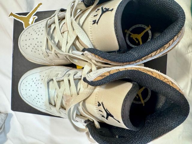 Jordan 1 Mid SE (GS) Beige/Marrón