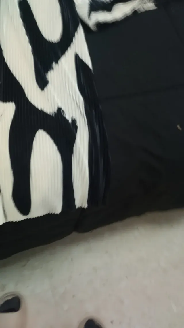 Top manga larga blanco y negro