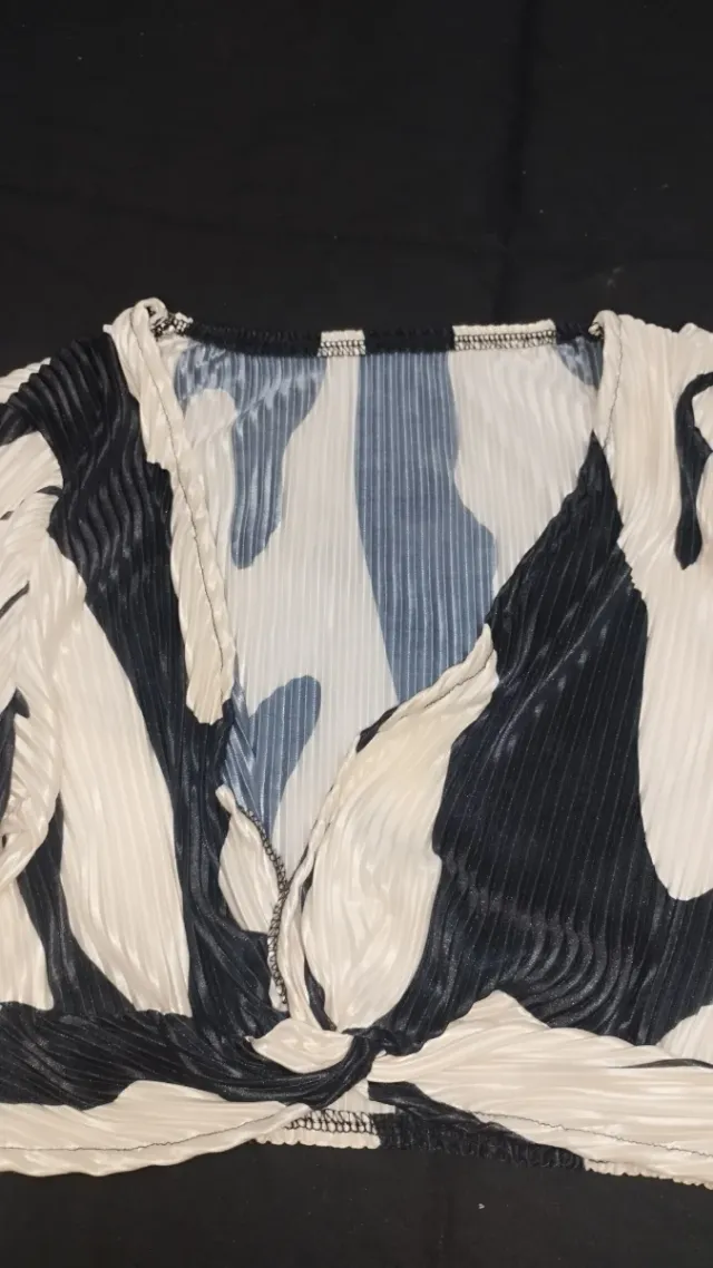 Top manga larga blanco y negro