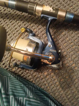 Caña de pescar Shimano y carrete Surfera