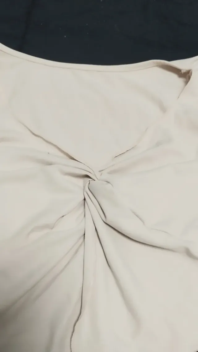 Top beige manga larga