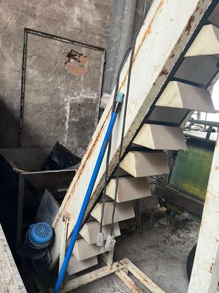 Cinta elevadora para empaquetadora