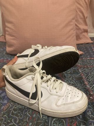 Zapatillas Nike Blancas y Negras
