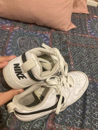 Zapatillas Nike Blancas y Negras