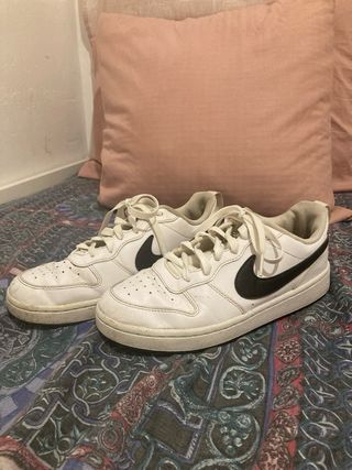 Zapatillas Nike Blancas y Negras