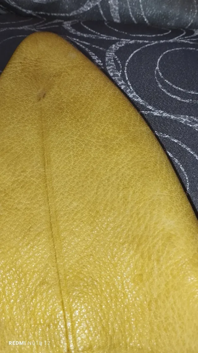 Babuchas de cuero amarillas Talla 44