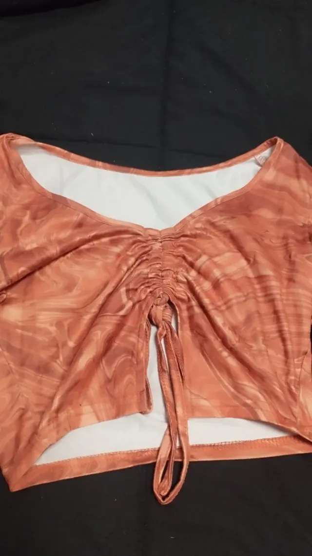 Top naranja manga larga con cordones