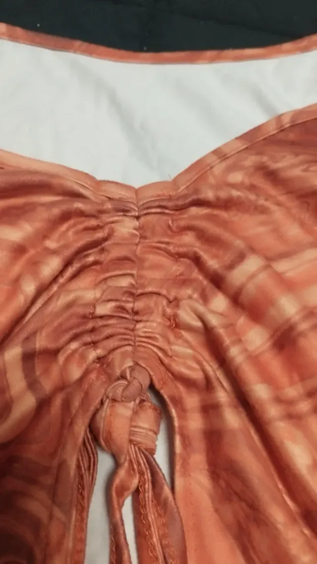 Top naranja manga larga con cordones