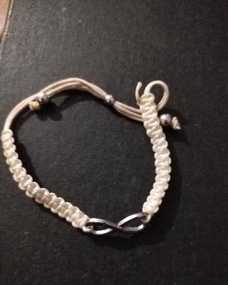 Braccialetto con simbolo infinito