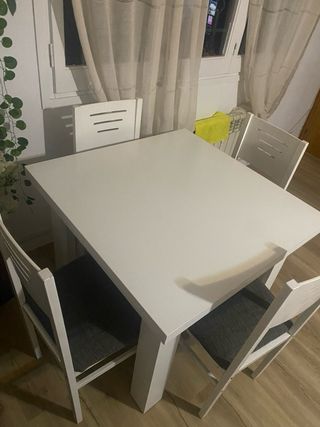 Mesa Comedor Blanca y 4 Sillas