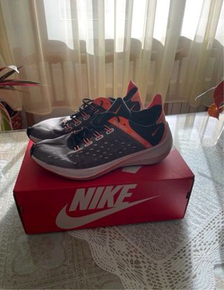 Zapatillas running Nike EXP grises y naranjas