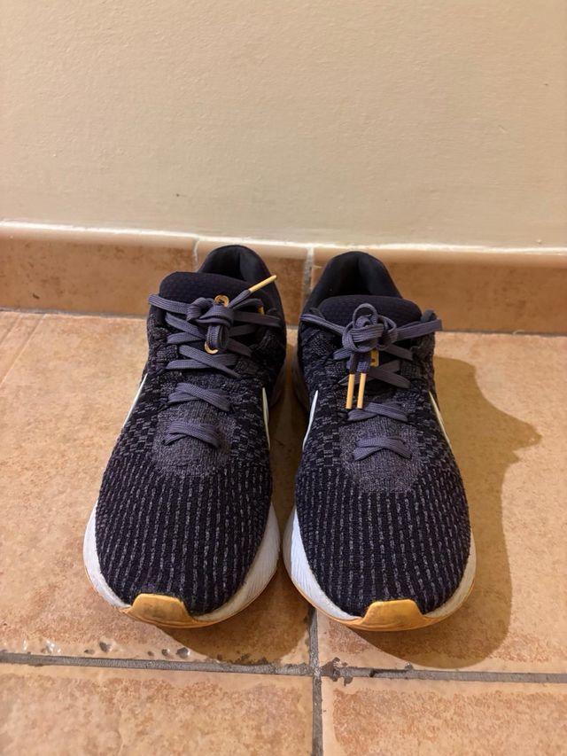 Zapatillas Nike Negras y Moradas