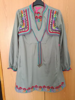 Camisa bordada mujer talla L. Largo 86 cm